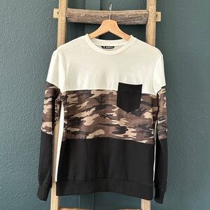 Camouflage Color-block Sweatshirt Crewneck Unisex Size Small SHEIN